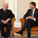 Kong Harald i møte med statsminister Borut Pahor (Foto: Lise Åserud / Scanpix)